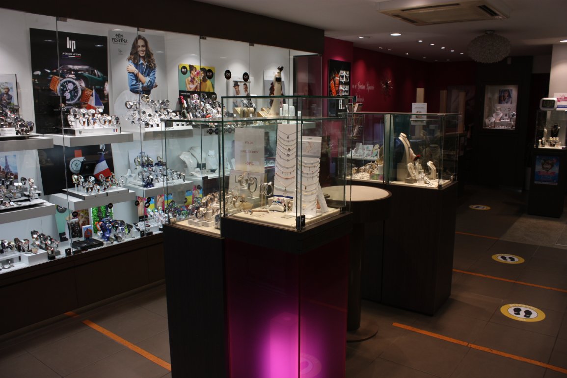 intérieur de la bijouterie A la Confiance